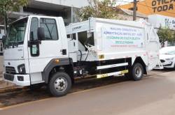 Assaí recebe um caminhão coletor de recicláveis e um carro para a Saúde
