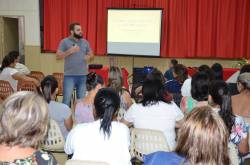 Professores participam de palestra de prevenção ao suicídio