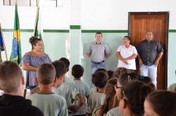 Prefeito Acácio entrega os novos banheiros da Escola Maria José