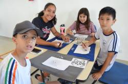 Crianças e adolescentes participam de oficina de pixel art no Castelo