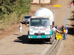 Início do calçamento  com paver da rua Paraguai