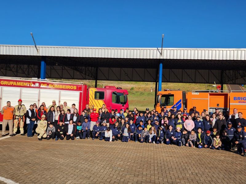 4ª EDIÇÃO DO “BOMBEIRO POR UM DIA COM ALUNOS DO 5º ANO