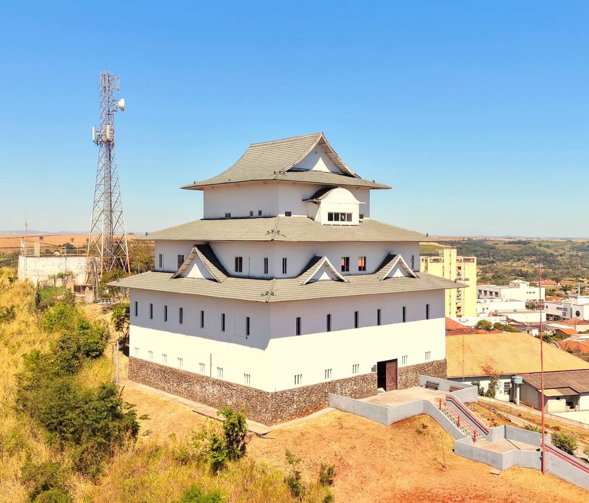 CASTELO JAPONÊS PASSA POR REFORMA GERAL