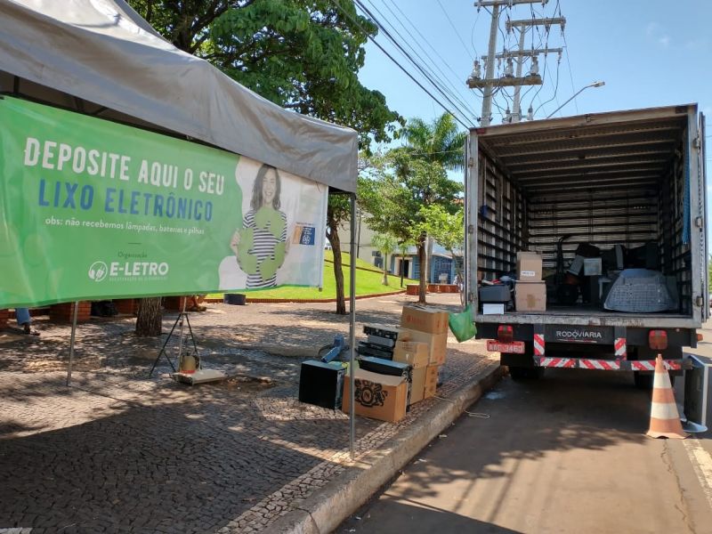 AÇÃO AMBIENTAL RECOLHE UMA TONELADA DE LIXO ELETRÔNICO.