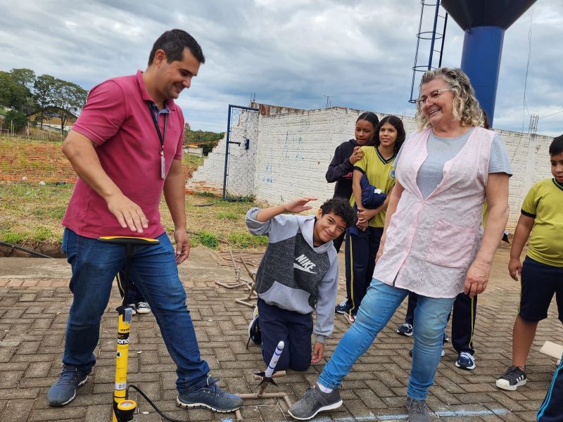 ALUNOS DA REDE MUNICIPAL DE ASSAÍ LANÇAM FOGUETES PARA A OLIMPÍADA BRASILEIRA DE ASTRONOMIA 2024