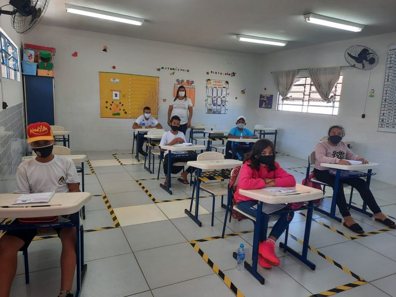 ALUNOS DA REDE MUNICIPAL DE EDUCAÇÃO REALIZAM A PROVA SAEB - 2021