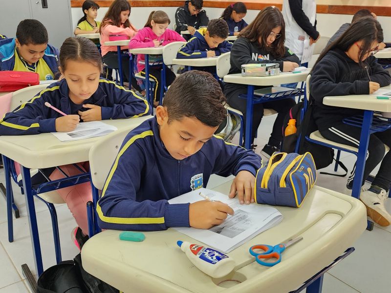 ALUNOS DA REDE MUNICIPAL PARTICIPAM DA AVALIAÇÃO APRENDER VALOR