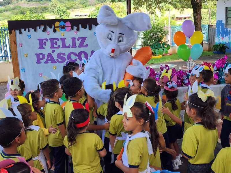 ALUNOS DA REDE MUNICIPAL RECEBEM OVOS DE PÁSCOA