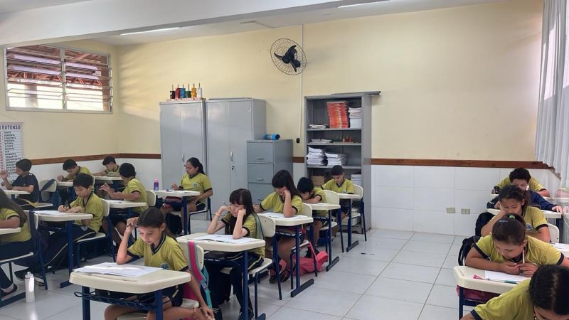 ALUNOS DOS 5º ANOS DA REDE MUNICIPAL REALIZAM A PROVA PARANÁ.