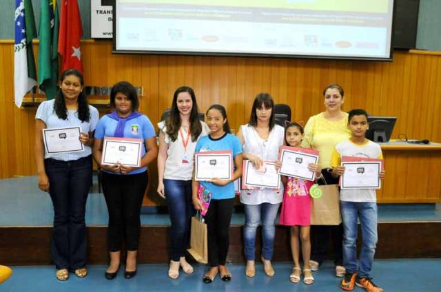 ALUNOS PARTICIPAM DO PROJETO DEBATEDORES MIRINS