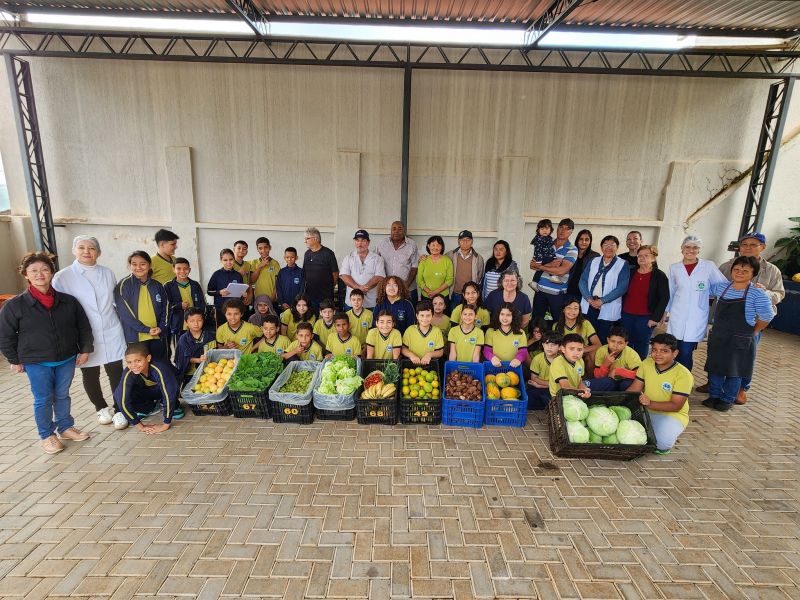 ALUNOS VISITAM A COZINHA CENTRAL DE ASSAÍ EM AÇÃO DO CONCURSO AGRINHO 2025