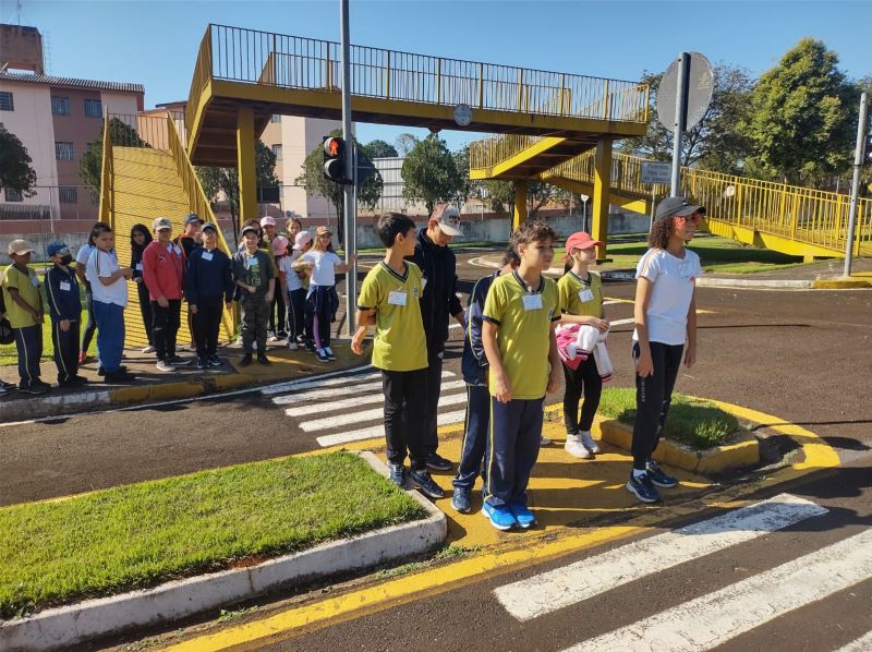 ALUNOS VISITAM ESCOLA DE TRÂNSITO DE LONDRINA.