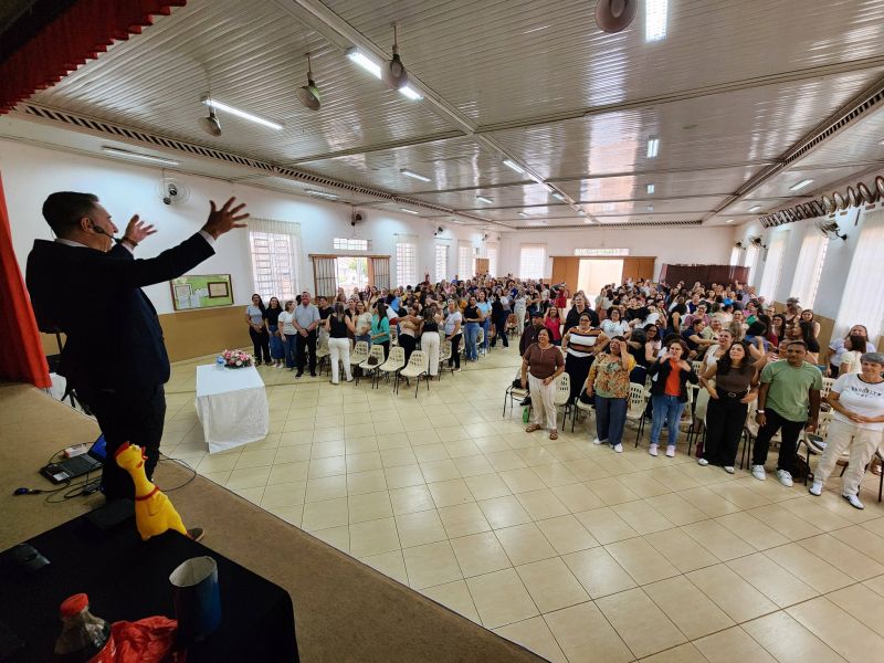 ANO LETIVO DE 2026 COMEÇA COM PALESTRA MOTIVACIONAL PARA SERVIDORES DA EDUCAÇÃO DE ASSAÍ