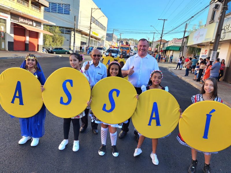 ASSAÍ INICIA AS FESTIVIDADES DE 92 ANOS COM GRANDIOSO DESFILE