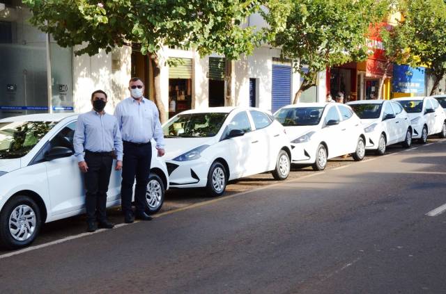 ASSAÍ RECEBE 9 CARROS 0KM