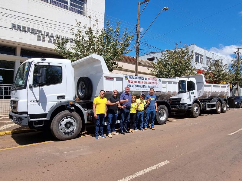 ASSAÍ RECEBE DOIS CAMINHÕES BASCULANTES