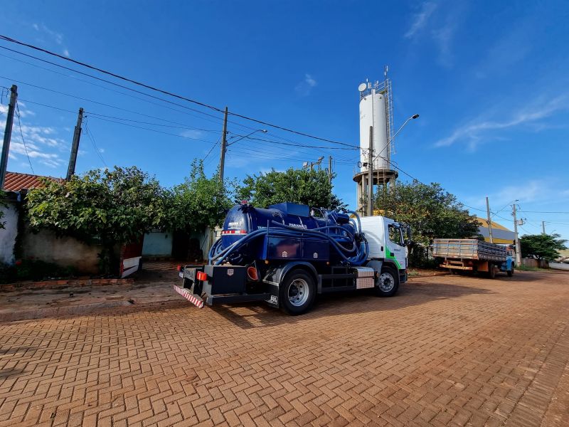 CAMINHÃO AUTO FOSSA ATENDE O DISTRITO DO PAU D’ALHO DO SUL.