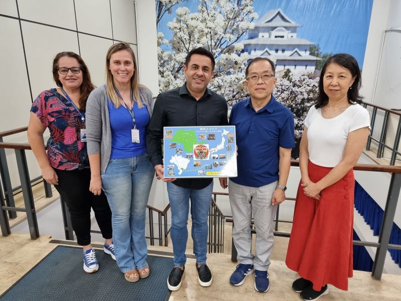 CASTELO JAPONÊS RECEBE MATERIAL DIDÁTICO SOBRE A IMIGRAÇÃO JAPONESA.