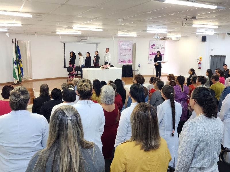 CONFERÊNCIA DISCUTE POLÍTICAS PÚBLICAS PARA MULHERES EM ASSAÍ