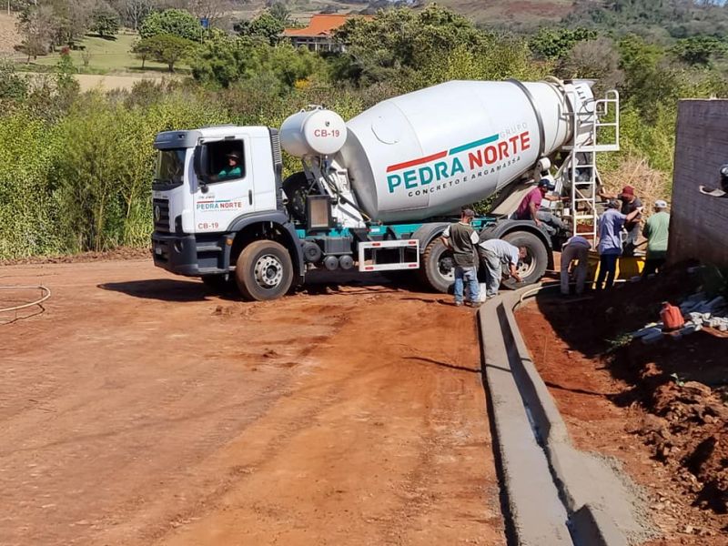 CONSTRUÇÃO DE MEIO-FIO NAS 40 CASAS SUB50