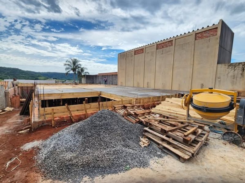 CONSTRUÇÃO DO CENTRO DE LOGÍSTICA AVANÇA EM ASSAÍ