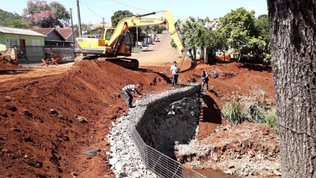 Continuidade da obra de pavimentação com paver na Orlando Gregório