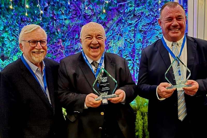 CURITIBA E ASSAÍ RECEBEM TROFÉU DE COMUNIDADES MAIS INTELIGENTES DO MUNDO