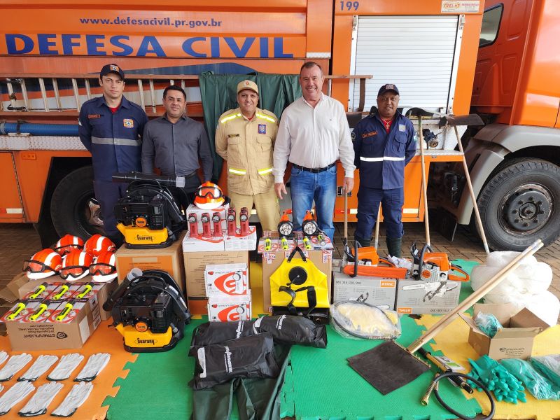 DEFESA CIVIL RECEBE NOVOS EQUIPAMENTOS.