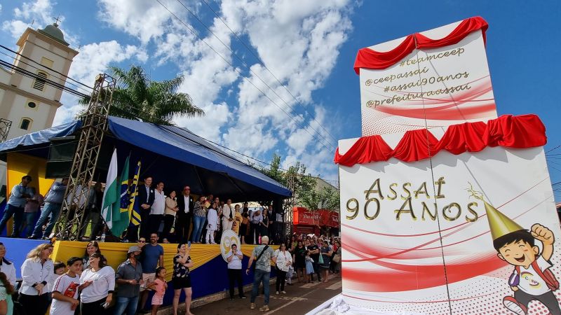 DESFILE EM COMEMORAÇÃO AOS 90 ANOS DE ASSAÍ