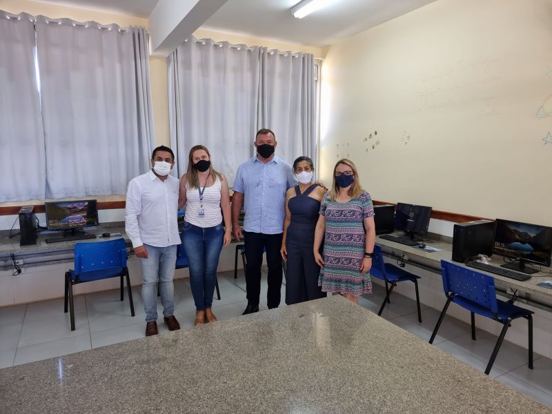 ESCOLA PRINCESA IZABEL RECEBE UM NOVO LABORATÓRIO DE INFORMÁTICA.