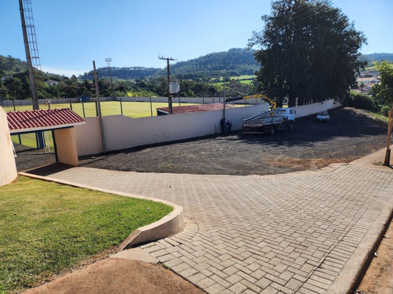 ESTÁDIO MUNICIPAL RECEBE MELHORIAS NA ILUMINAÇÃO