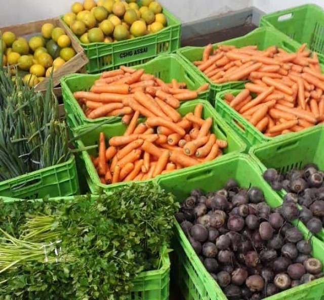 FAMÍLIAS CARENTES RECEBEM ALIMENTOS DO COMPRA DIRETA PARANÁ.