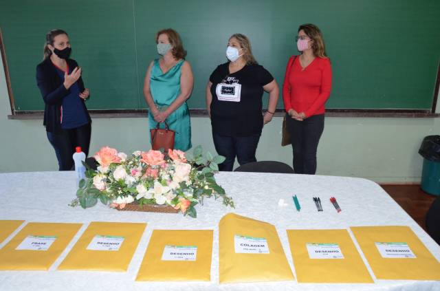 JURADOS SELECIONAM TRABALHOS VENCEDORES DO CONCURSO ASSAÍ 89 ANOS