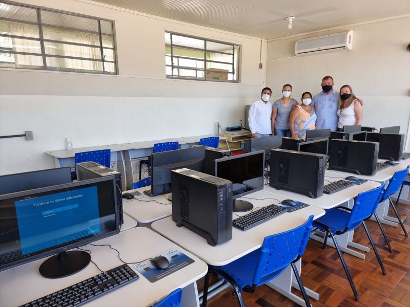 LABORATÓRIO DE INFORMÁTICA NOVO PARA A ESCOLA MARIA MITIKO TSUBOI.