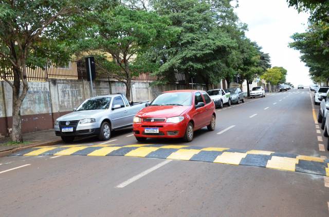 MAIS DOIS REDUTORES DE VELOCIDADE SÃO INSTALADOS NA CIDADE.