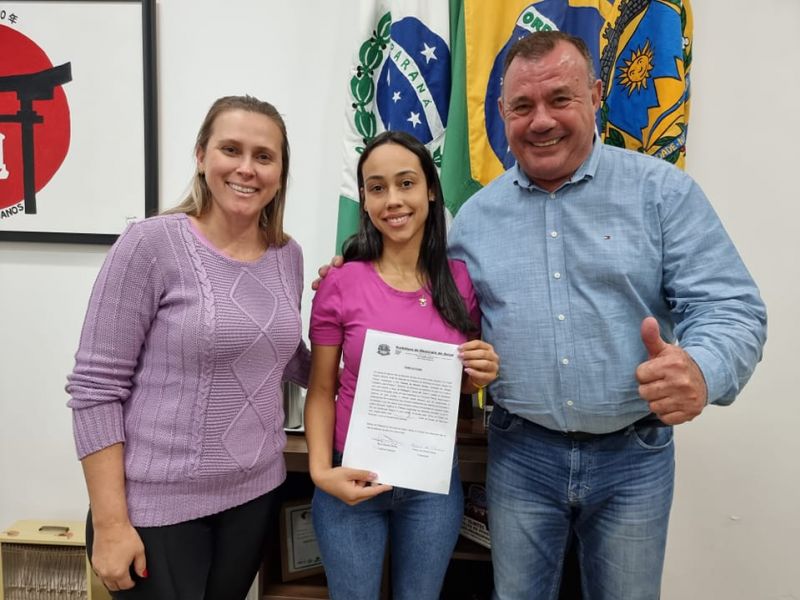 MAIS UMA PROFESSORA CONTRATADA PARA EDUCAÇÃO