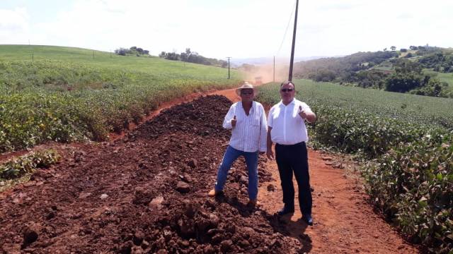 MANUTENÇÃO DA ESTRADA RURAL NA SEÇÃO CAFÉ FORTE