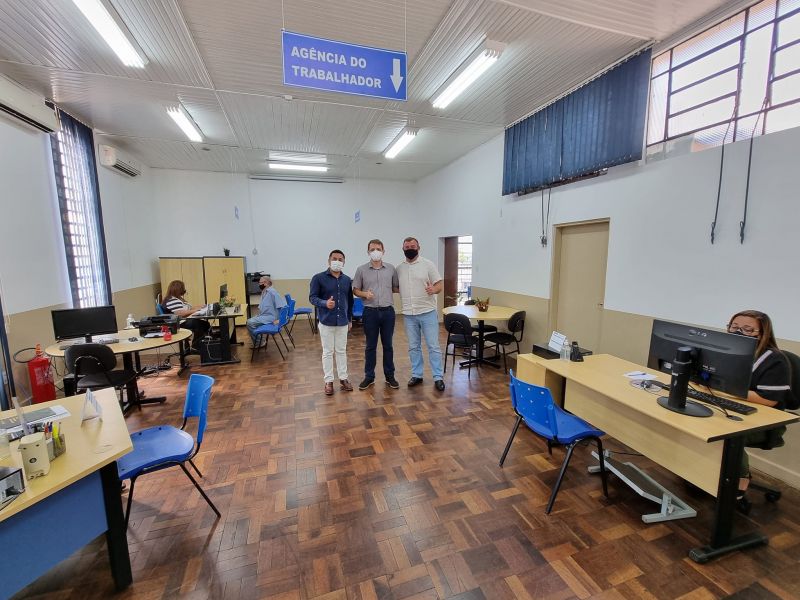 MELHORIA NO ATENDIMENTO AO PÚBLICO  NAS SECRETARIAS DE ASSISTÊNCIA SOCIAL  E DE TRABALHO.