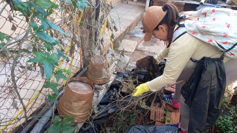 MUTIRÃO DE LIMPEZA NO COMBATE A DENGUE
