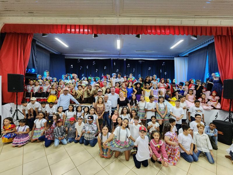 O SARAU LITERÁRIO FOI UM VERDADEIRO ESPETÁCULO