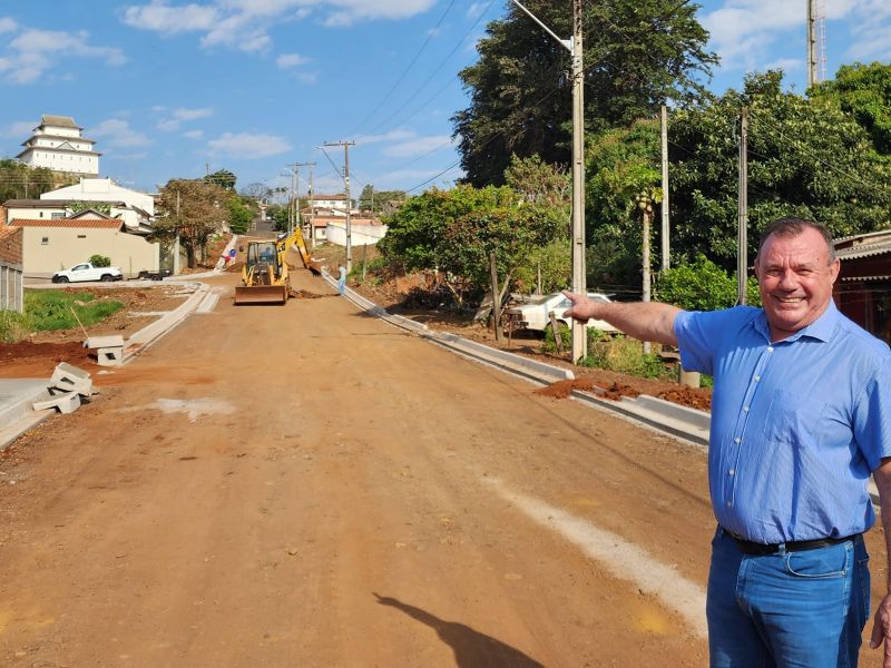 PAVIMENTAÇÃO COM PAVER NAS RUAS MIYUKI SAITO E RUA BRASIL.
