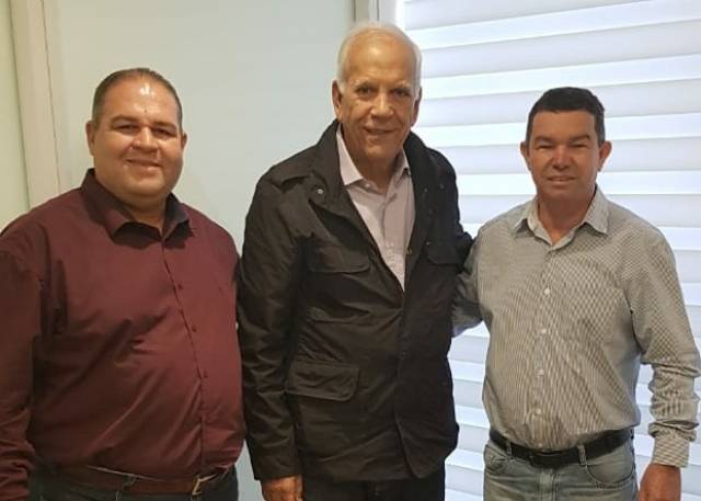 Prefeito Acácio participa de reunião com senador Oriovisto Guimarães