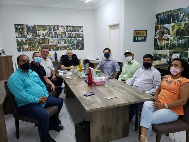 PREFEITO E VEREADORES PARTICIPAM DE ENCONTRO COM O DEPUTADO FEDERAL FELIPE BARROS