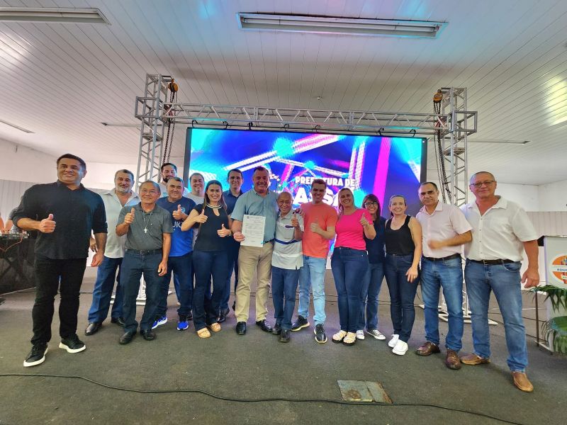 PREFEITO TUTI ANUNCIA VALE DE NATAL DE 1300 REAIS PARA SERVIDORES MUNICIPAIS.