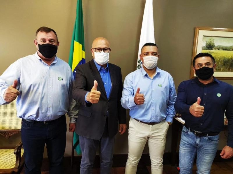 PREFEITO TUTI BOMTEMPO BUSCA APOIO PARA PROJETO AMBIENTAL EM ASSAÍ