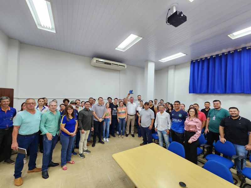 PREFEITO TUTI COMPARTILHA O PRÊMIO PREFEITURA EMPREENDEDORA COM FUNCIONALISMO PÚBLICO E TODA POPULAÇÃO.