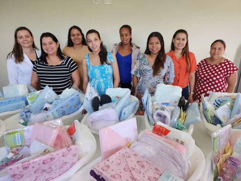 PREFEITO TUTI DISTRIBUI NOVOS KITS MATERNIDADE NA UBS VILA ESPERANÇA.