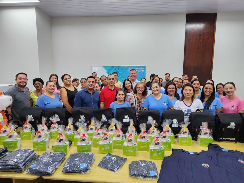 PREFEITO TUTI ENTREGA EQUIPAMENTOS E CERTIFICADOS DE CAPACITAÇÃO PARA AGENTES DE SAÚDE PARA MELHORAR O ATENDIMENTO DA POPULAÇÃO.