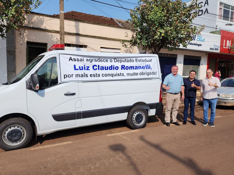 PREFEITO TUTI ENTREGA NOVA AMBULÂNCIA PARA REFORÇAR A SAÚDE DE ASSAÍ