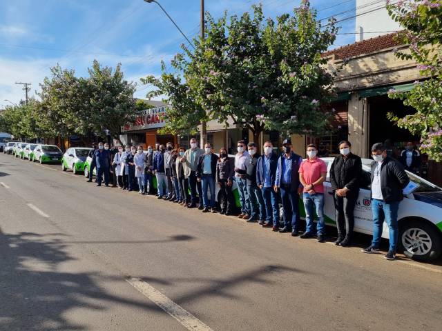 PREFEITO TUTI ENTREGA VEICULOS PARA O PROGRAMA SAÚDE DA FAMÍLIA